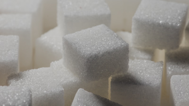 ザラメがないときに使いやすい代わりの材料まとめ｜お菓子作りや料理で合わせやすい選び方