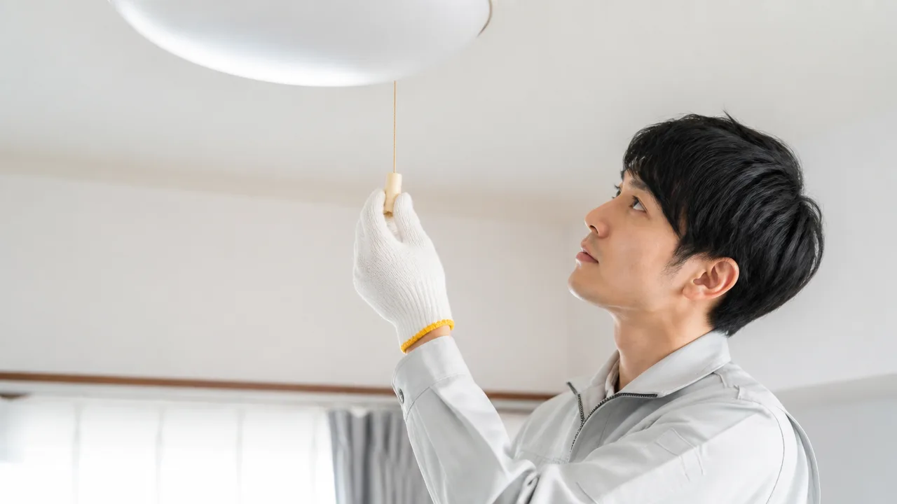 電気の紐が切れた・消せないときの対処法と安全な直し方を解説