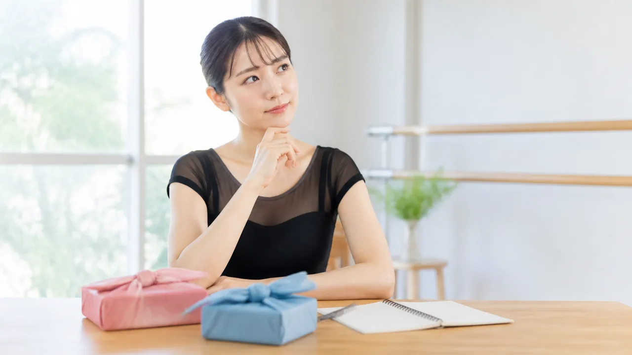 バレエの先生にお中元・お歳暮は必要?相場や品物、贈り方を解説