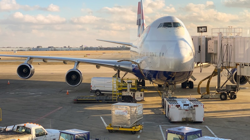 SHEINの「飛行機が目的地の空港に到着する」とは?表示の意味とこのあとの流れをやさしく解説